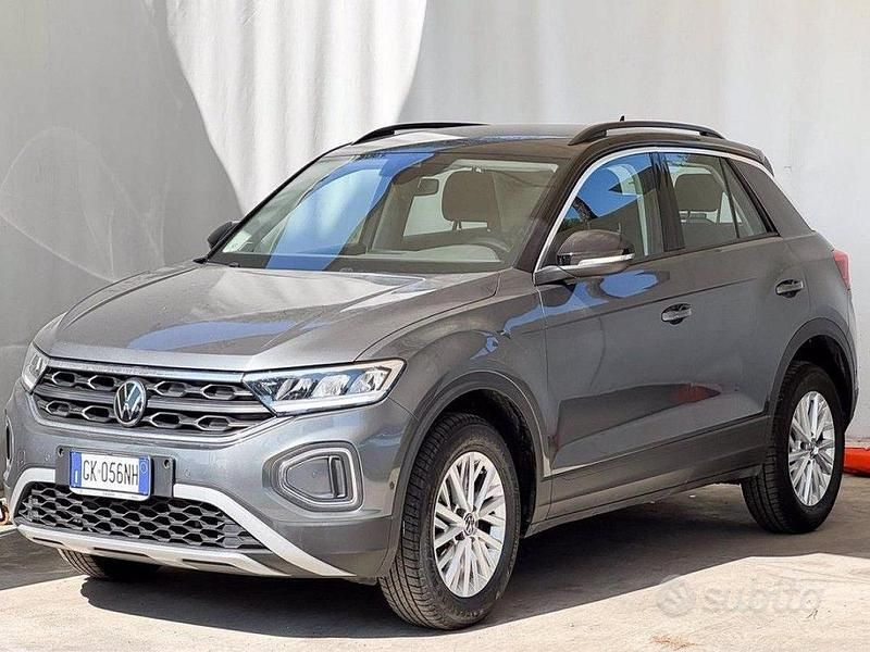 Usata VW T-Roc Life 110 CV (80 kW) 2022 Grigio SUV