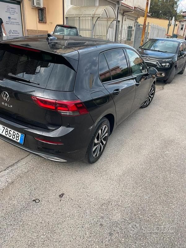 Usata VW Golf VII 150 CV (110 kW) 2021 Nero Utilitaria