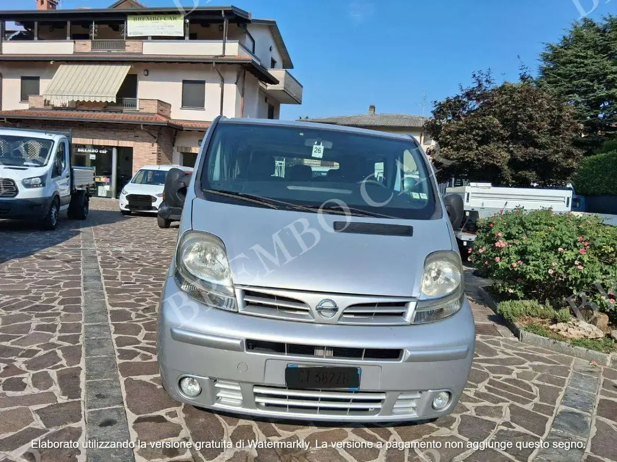 Usata Nissan Primastar 101 CV (74 kW) 2005 Grigio Monovolume