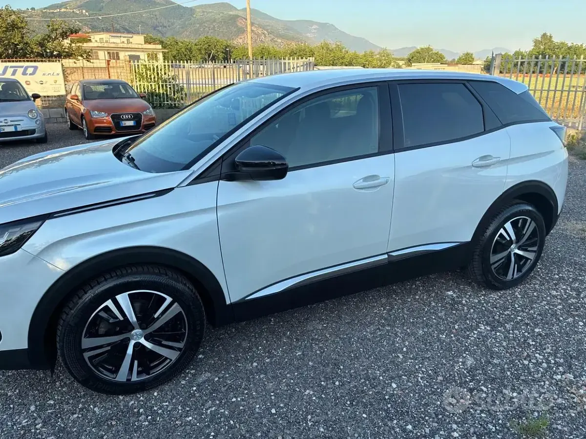 Usata Peugeot 3008 Allure 131 CV (96 kW) 2022 Bianco SUV