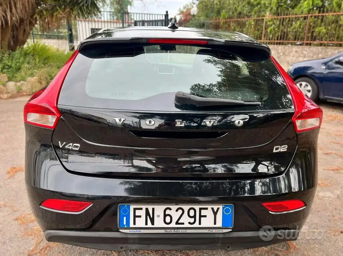 Usata Volvo V40 Kinetic 120 CV (88 kW) 2018 Nero Berlina