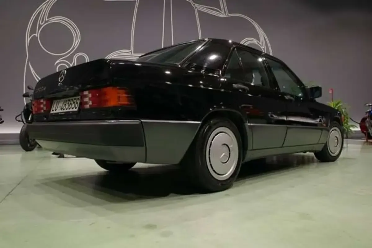 Usata Mercedes 190 122 CV (89 kW) 1989 Nero Berlina