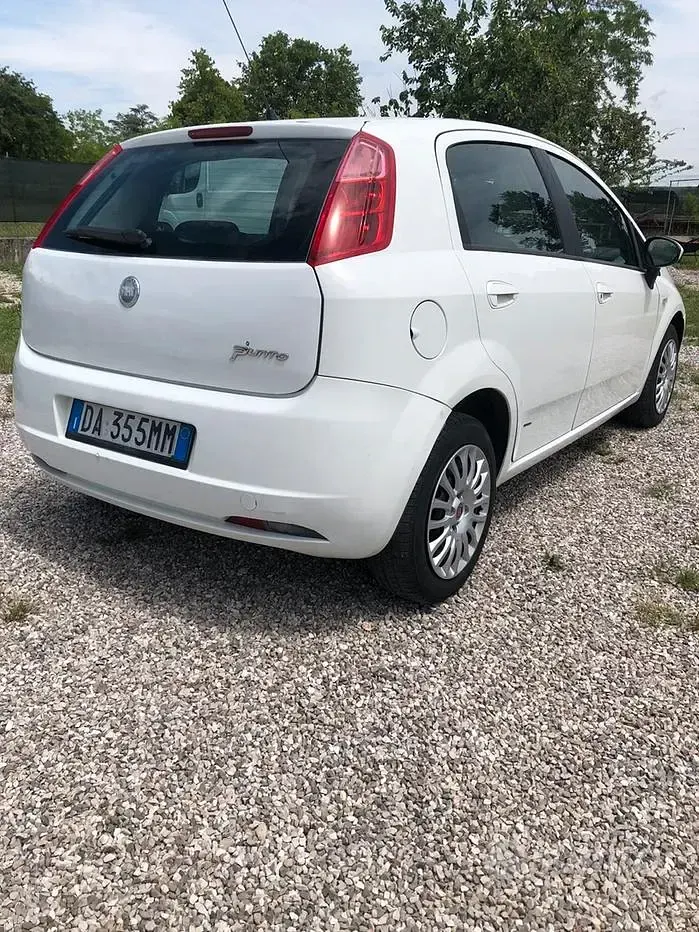 Usata Fiat Grande Punto 65 CV (47 kW) 2006 Bianco Utilitaria