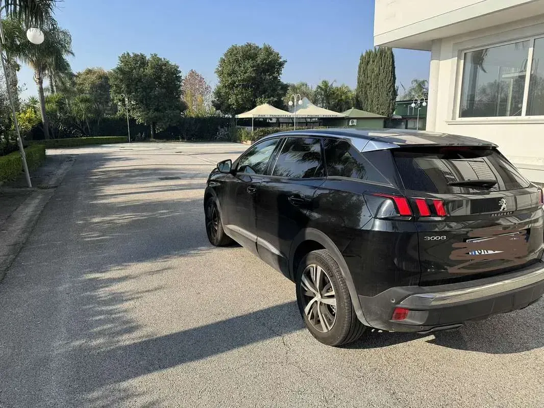 Usata Peugeot 3008 Allure 131 CV (96 kW) 2023 Nero SUV
