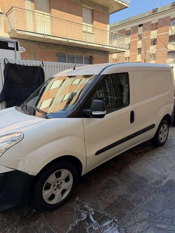 Usata Fiat Doblò Emotion 105 CV (77 kW) 2011 Monovolume
