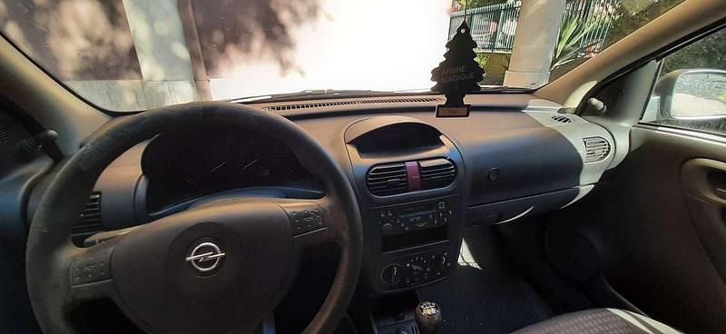 Usata Opel Corsa Comfort 75 CV (55 kW) 2002 Berlina