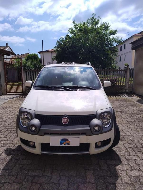 Usata Fiat Panda Cross Cross 74 CV (54 kW) 2011 Bianco Utilitaria