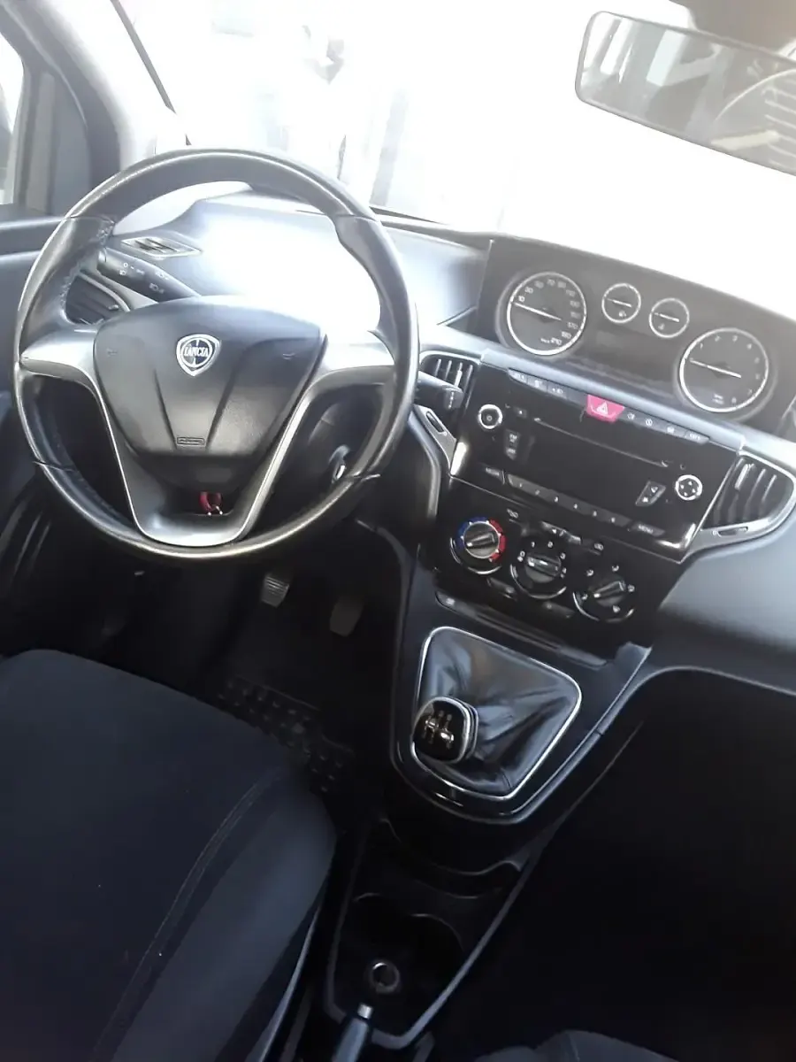 Usata Lancia Ypsilon 69 CV (50 kW) 2013 Grigio Utilitaria