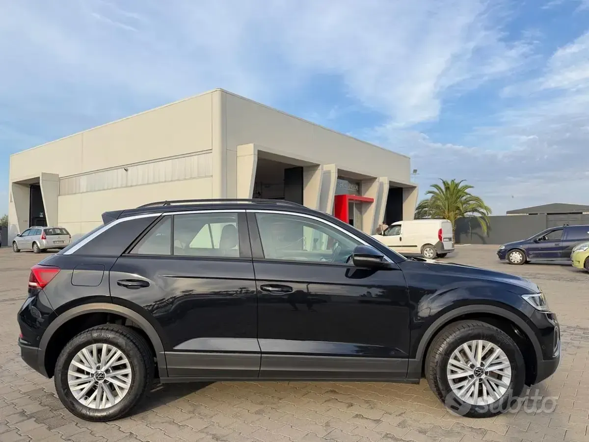 Usata VW T-Roc Style 116 CV (85 kW) 2023 Nero SUV