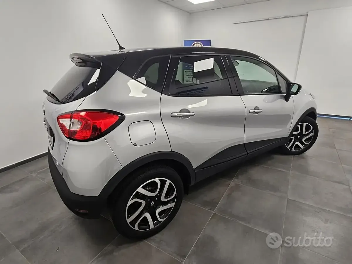Usata Renault Captur Intens 90 CV (66 kW) 2016 Grigio SUV