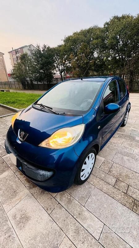 Usata Peugeot 107 68 CV (50 kW) 2006 Blu Utilitaria