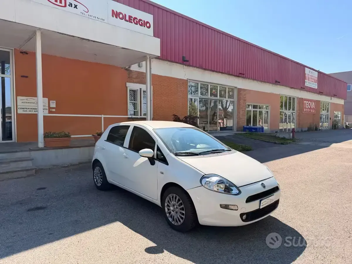 Usata Fiat Punto Lounge 85 CV (62 kW) 2015 Utilitaria