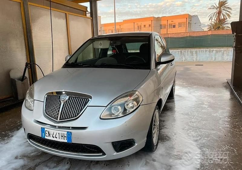 Usata Lancia Ypsilon 75 CV (55 kW) 2012 Grigio Utilitaria