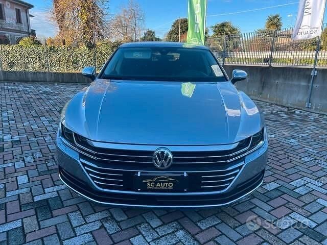 Usata VW Arteon Sport 190 CV (139 kW) 2019 Grigio Utilitaria