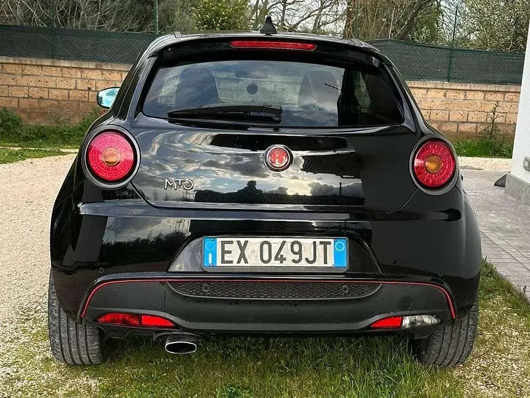 Second-hand Alfa Romeo MiTo Distinctive 84 CP (61 kW) 2014 Negru Hatchback