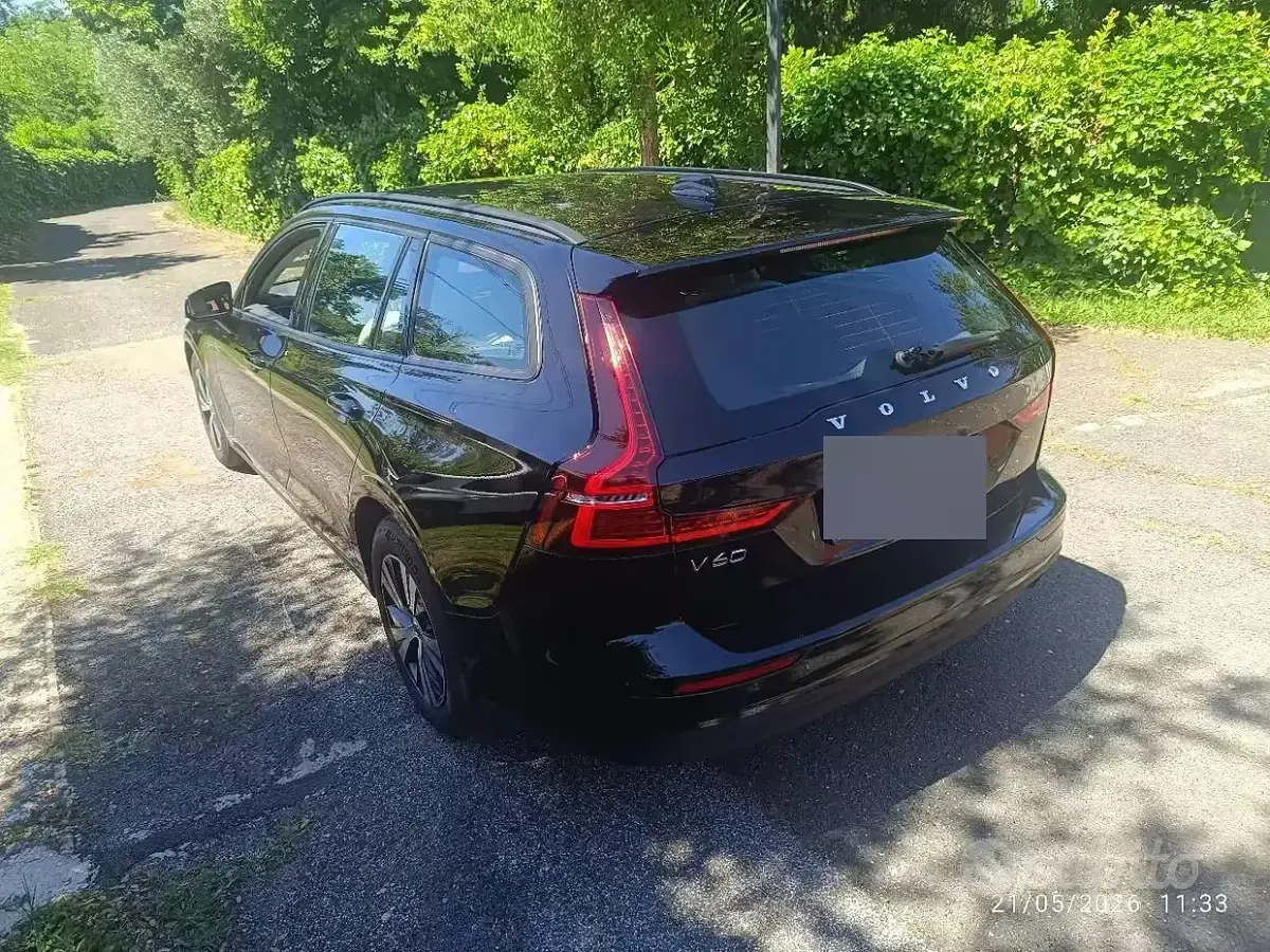 Usata Volvo V60 150 CV (110 kW) 2019 Nero Station wagon
