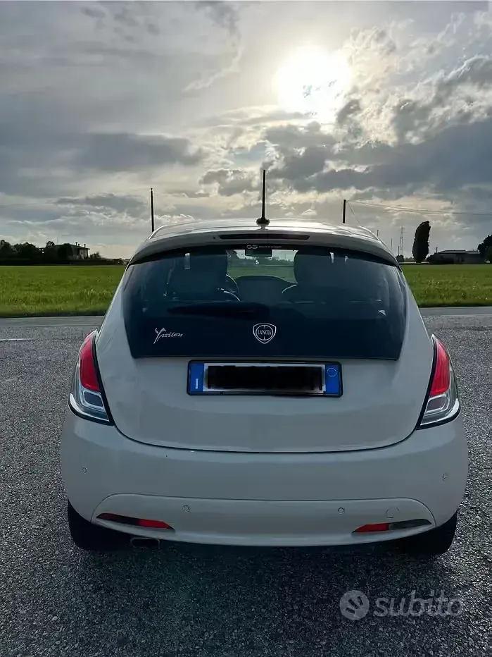 Usata Lancia Ypsilon Gold 69 CV (50 kW) 2016 Utilitaria