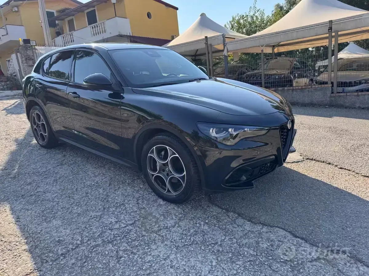 Usata Alfa Romeo Stelvio Sprint 209 CV (153 kW) 2023 Nero SUV