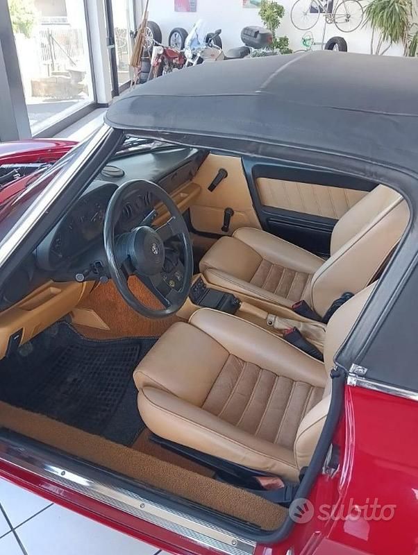 Usata Alfa Romeo Spider 109 CV (80 kW) 1991 Rosso Cabrio