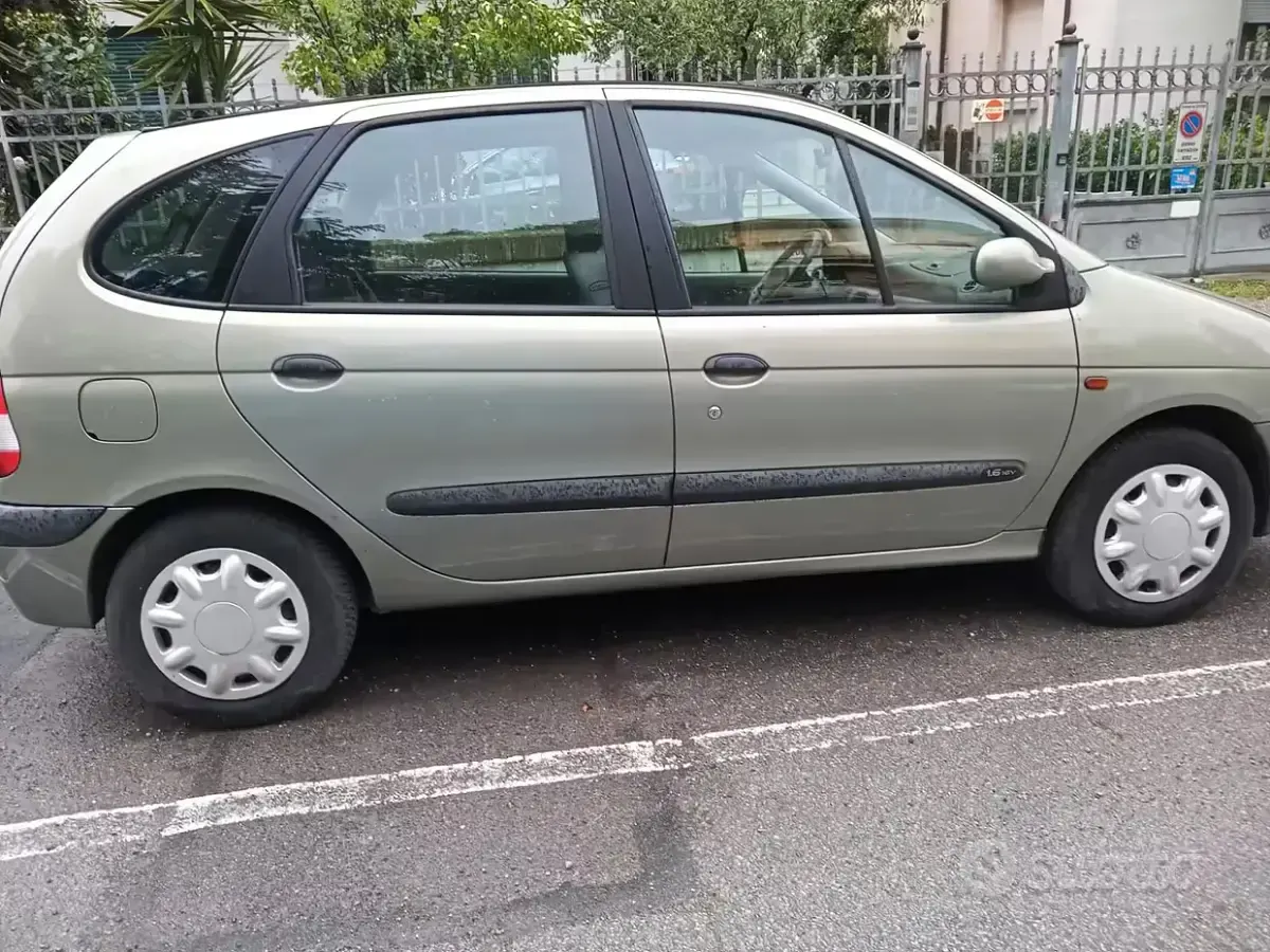Usata Renault Scénic 107 CV (78 kW) 2001 Monovolume
