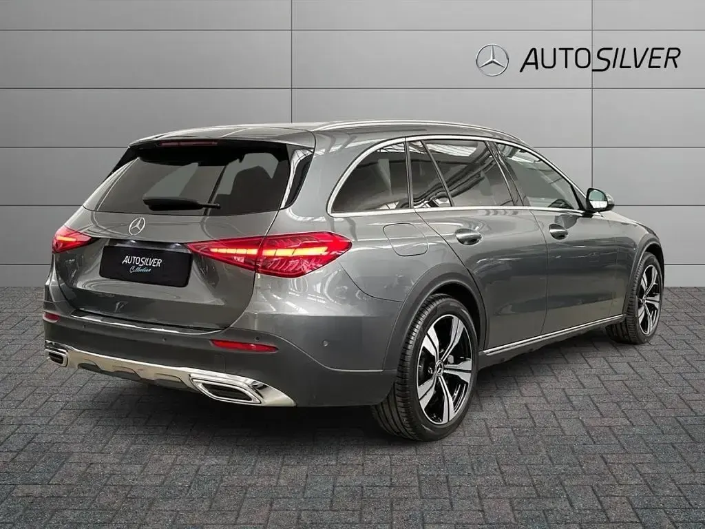 Usado Mercedes 220 Premium 197 CV (144 kW) 2023 Gris Familiar