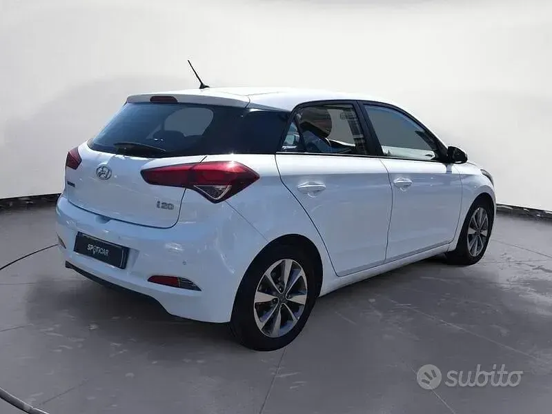 Usata Hyundai i20 Comfort 75 CV (55 kW) 2016 Bianco Berlina