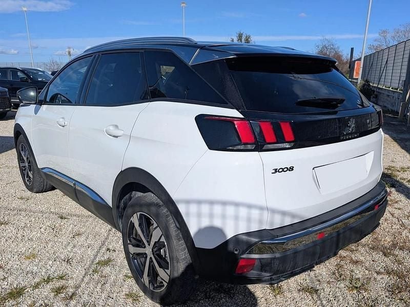 Usata Peugeot 3008 Allure 131 CV (96 kW) 2019 Bianco SUV