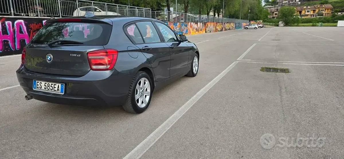 Usata BMW 118 143 CV (105 kW) 2013 Grigio Utilitaria