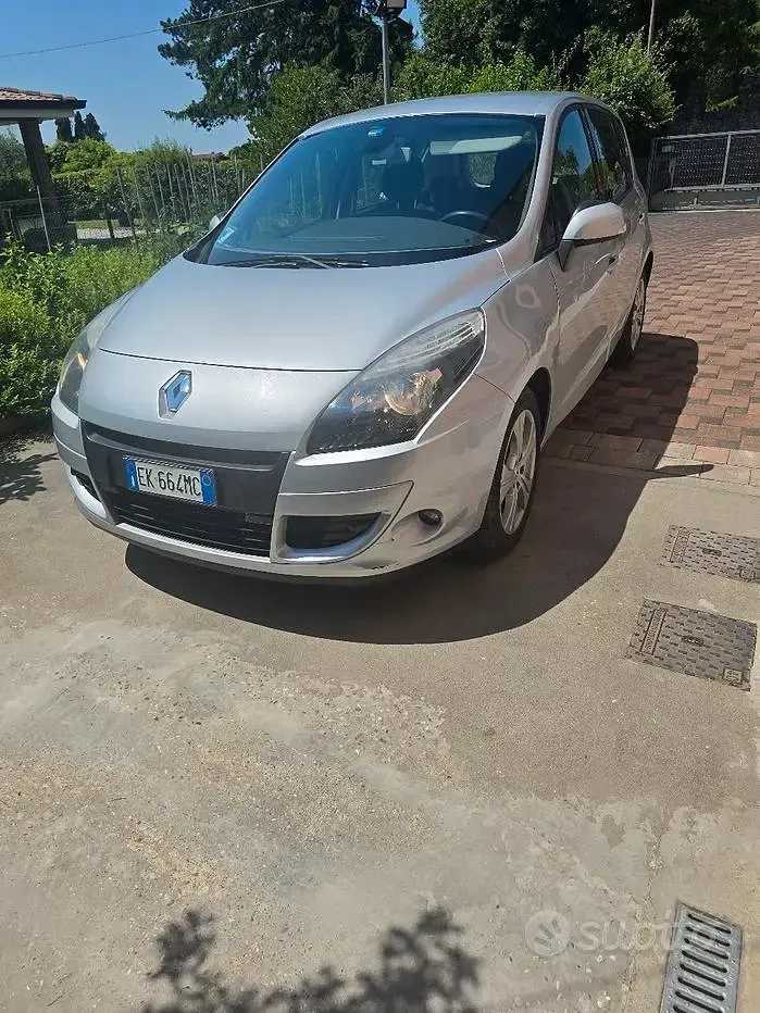 Usata Renault Scénic III 131 CV (96 kW) 2011 Grigio Monovolume
