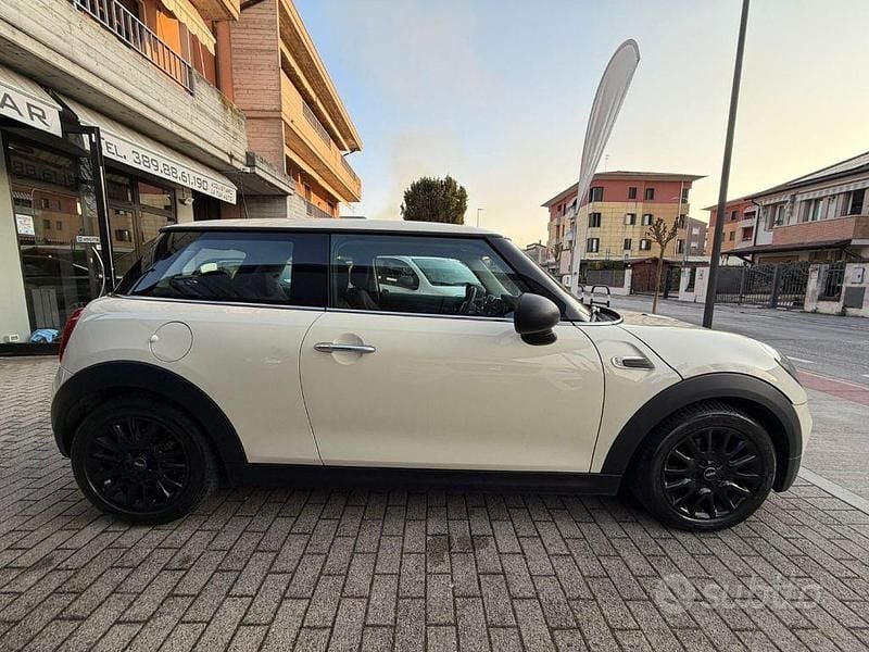 Usata Mini ONE 75 CV (55 kW) 2018 Beige Utilitaria