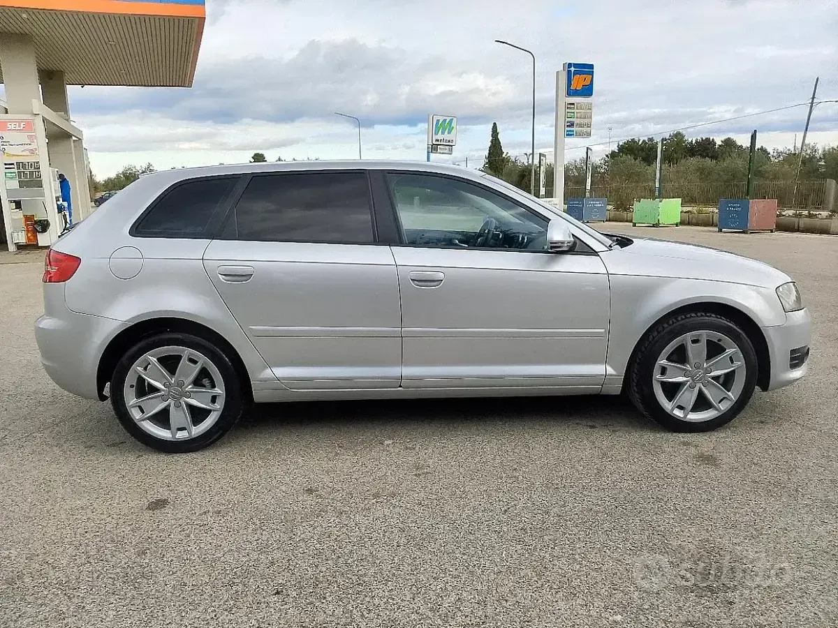 Usata Audi A3 105 CV (77 kW) 2010 Marrone Utilitaria