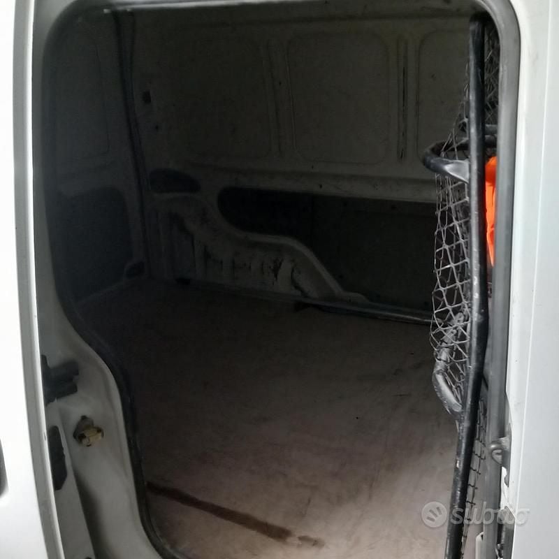 Usata Renault Kangoo 65 CV (47 kW) 1990 Bianco Monovolume