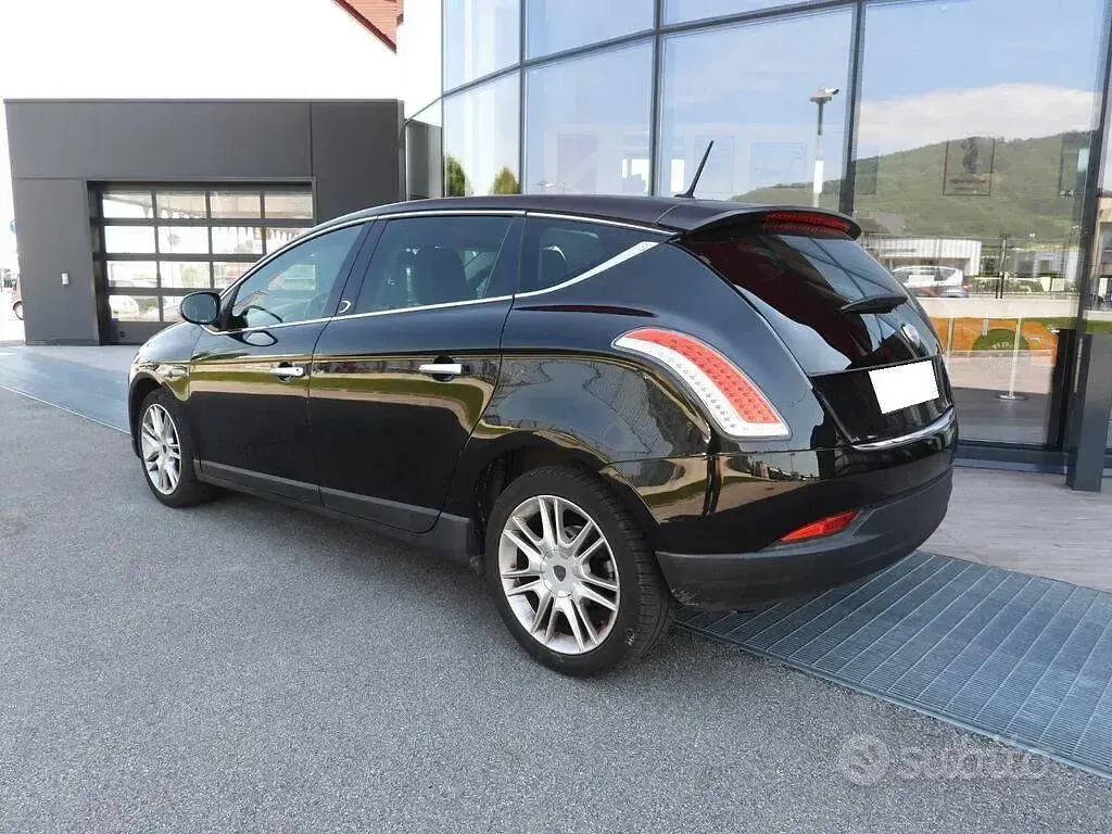 Usata Lancia Delta 120 CV (88 kW) 2010 Nero Utilitaria