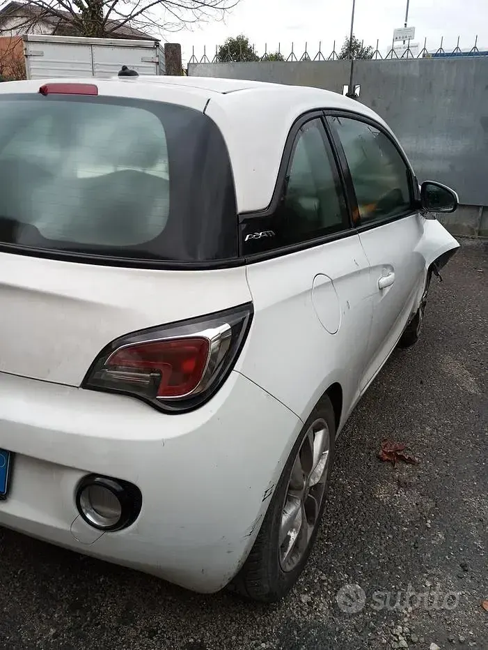 Usata Opel Adam 69 CV (50 kW) 2013 Bianco Utilitaria