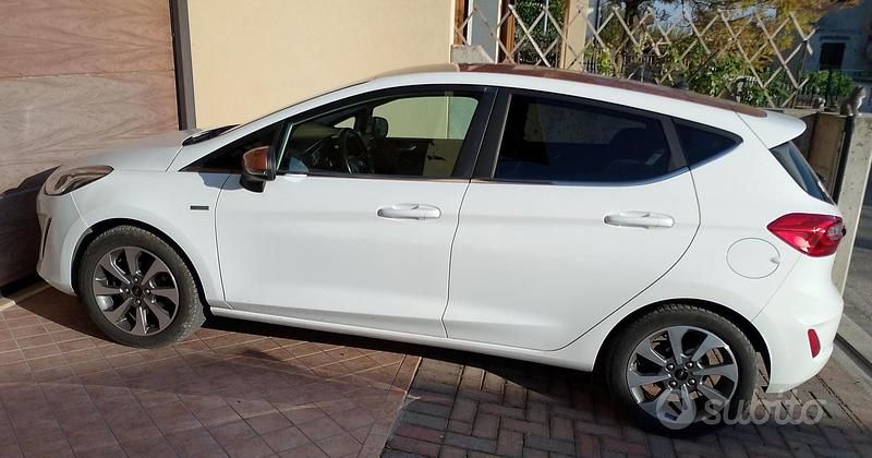 Usata Ford Fiesta Titanium 101 CV (74 kW) 2017 Bianco Berlina