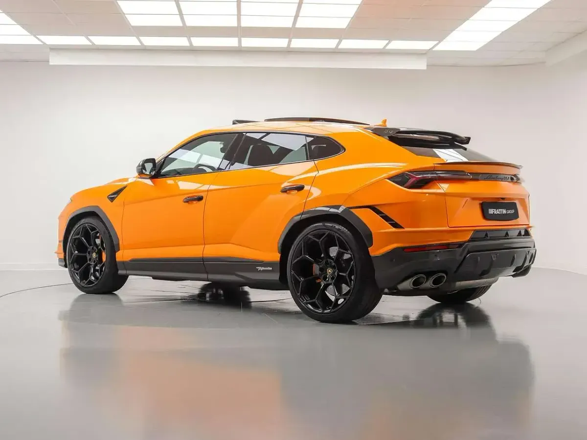 Usata Lamborghini Urus 666 CV (489 kW) 2023 Arancio borealis  perlato SUV