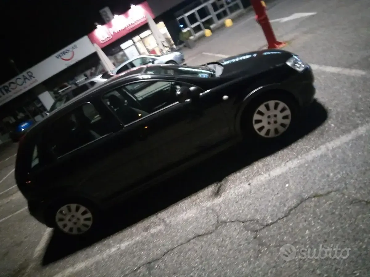 Usata Opel Corsa 80 CV (58 kW) 2005 Nero Utilitaria