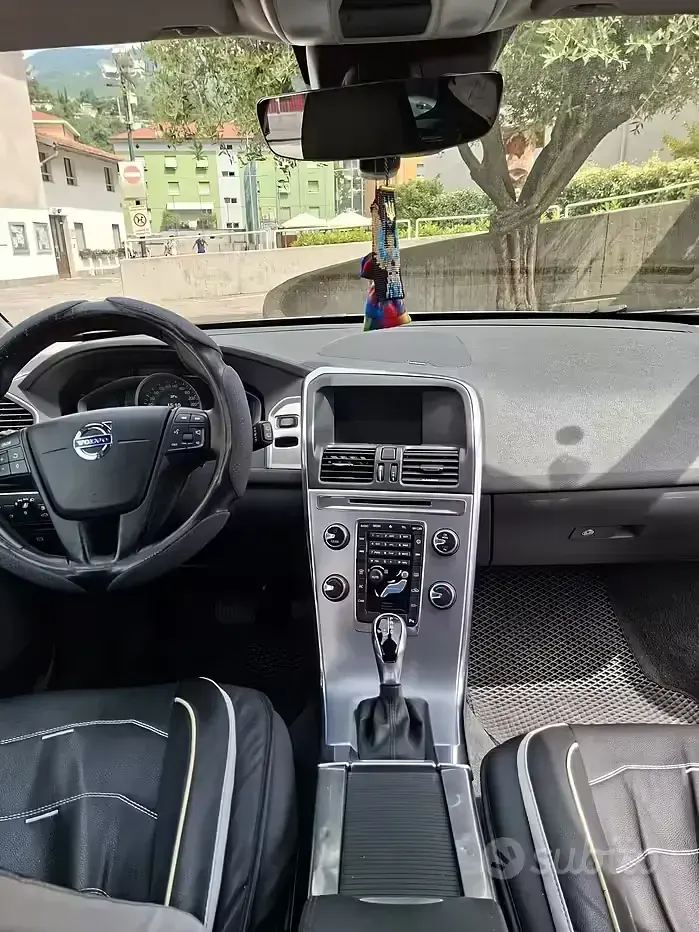 Usata Volvo XC60 Business Edition 150 CV (110 kW) 2017 Grigio SUV