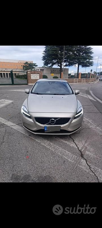 Usata Volvo V40 120 CV (88 kW) 2018 Station wagon