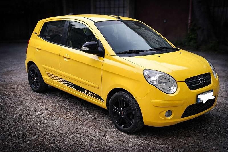 Usata Kia Picanto 65 CV (47 kW) 2009 Giallo Utilitaria