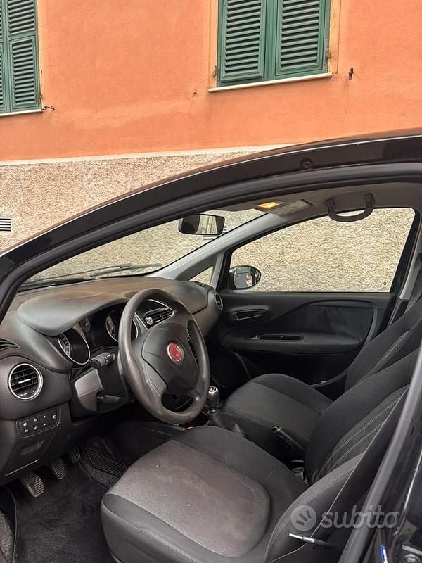 Usata Fiat Punto Street 90 CV (66 kW) 2015 Nero Utilitaria