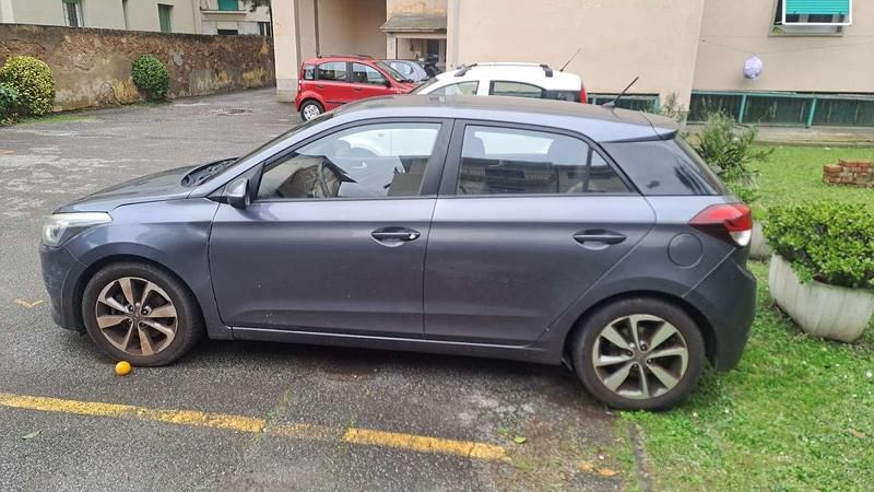 Usata Hyundai i20 Style 90 CV (66 kW) 2015 Grigio Utilitaria