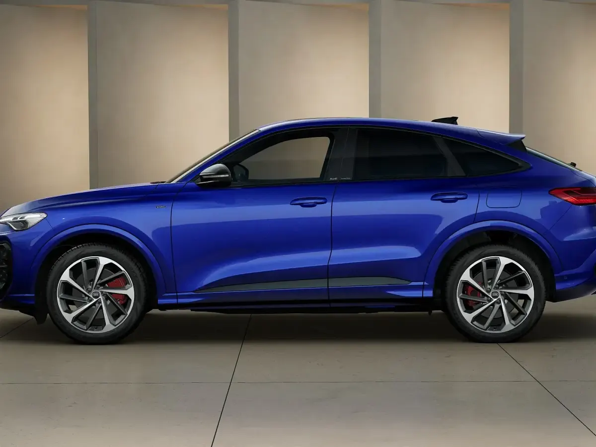Nuova Audi Q5 Sportback S-Line 367 CV (269 kW) 2026 Blu ultra metallizzato SUV