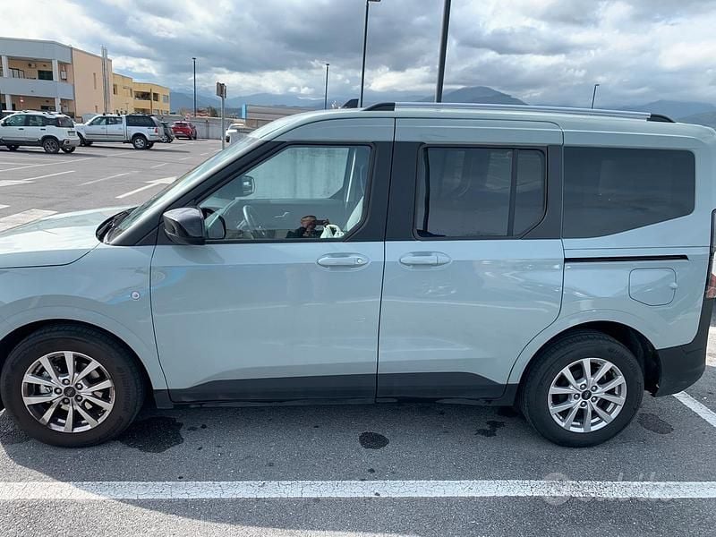 Usata Ford Tourneo Courier Active 125 CV (91 kW) 2025 Grigio Monovolume