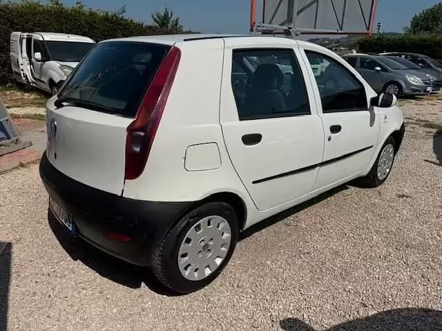 Usata Fiat Punto 69 CV (50 kW) 2010 Bianco Utilitaria