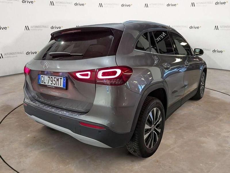 Usata Mercedes GLA180 Executive 116 CV (85 kW) 2023 Grigio montagna SUV