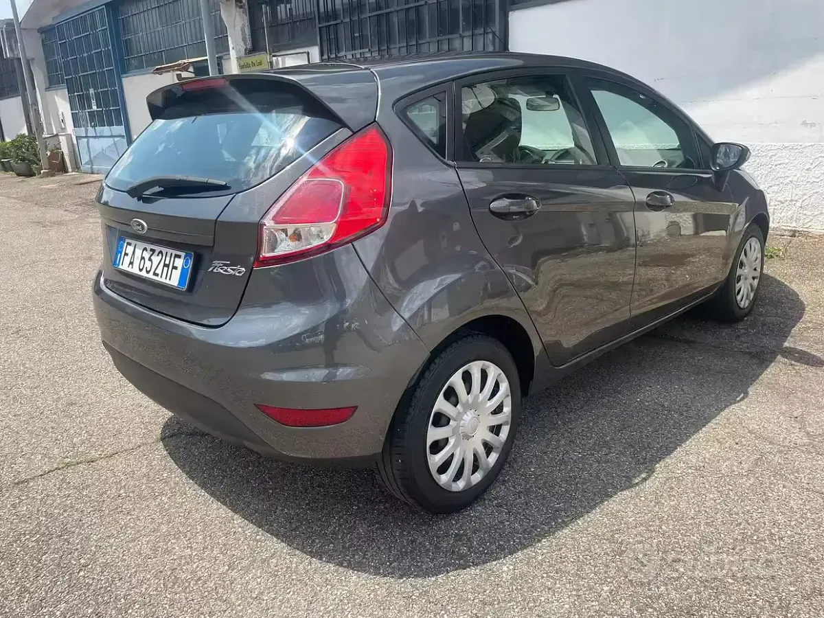 Usata Ford Fiesta 75 CV (55 kW) 2015 Utilitaria