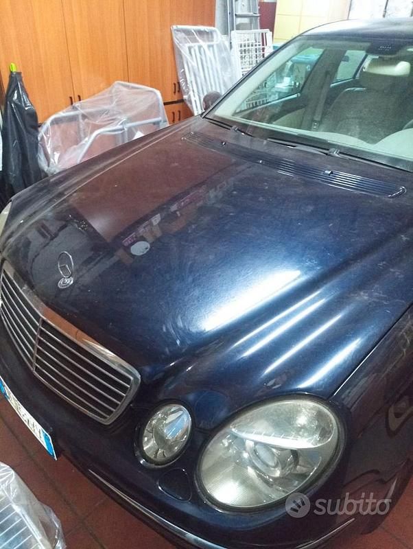 Usata Mercedes E220 136 CV (100 kW) 2004 Blu Berlina
