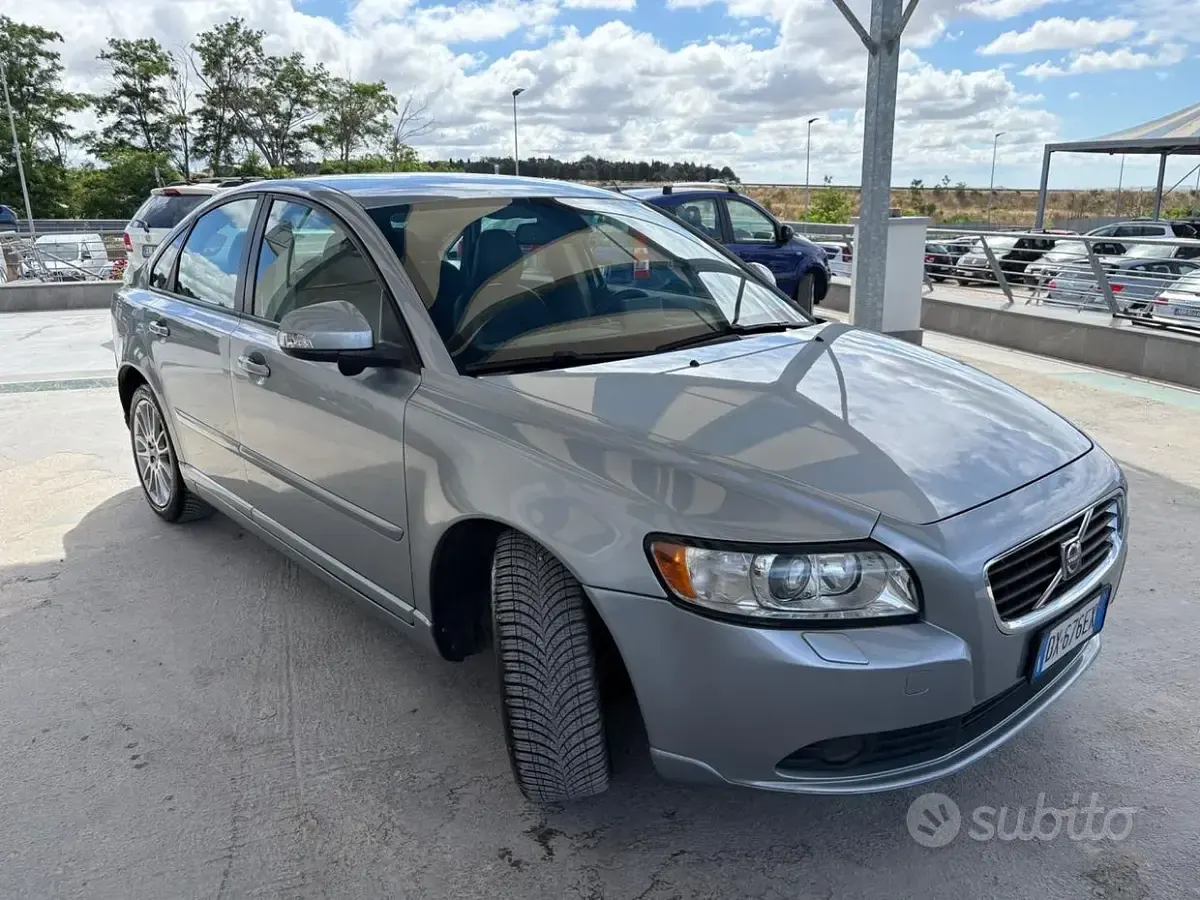 Usata Volvo S40 Summum 136 CV (100 kW) 2009 Grigio Berlina