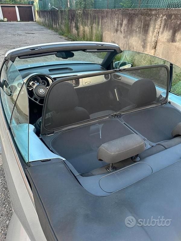 Usata VW Beetle Cabriolet 105 CV (77 kW) 2015 Grigio Cabrio